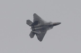 Stíhačky z USA a Kanady vzlietli k ruským bombardérom 