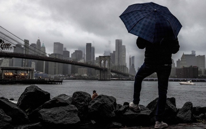 New York sa pomaly potápa pod váhou mrakodrapov a ľudí