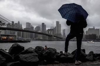New York sa pomaly potápa pod váhou mrakodrapov a ľudí