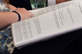 Ministerstvo začalo správne konanie voči firmám predávajúcim záverečné práce