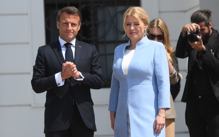 Francúzsky prezident Emmanuel Macron v stredu pricestoval na pozvanie prezidentk