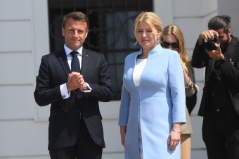 Francúzsky prezident Emmanuel Macron v stredu pricestoval na pozvanie prezidentk