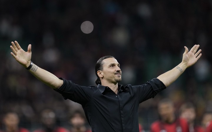 Švédsky futbalista Zlatan Ibrahimovič oznámil koniec svojej futbalovej kariéry. 