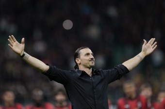 Švédsky futbalista Zlatan Ibrahimovič oznámil koniec svojej futbalovej kariéry. 