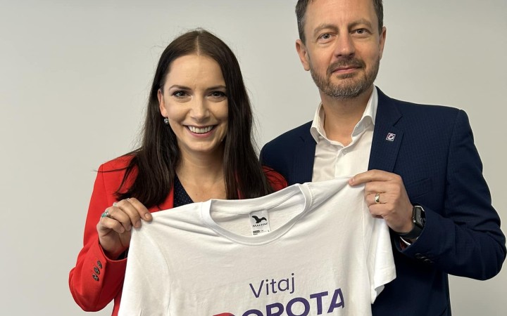 K strane Demokrati sa pridáva speváčka Dorota Nvotová