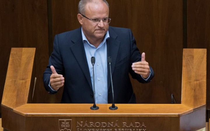 K Demokratom by sa mal v piatok pridať ekonóm a bývalý minister práce Jozef Mihá