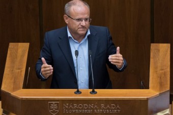 K Demokratom by sa mal v piatok pridať ekonóm a bývalý minister práce Jozef Mihá