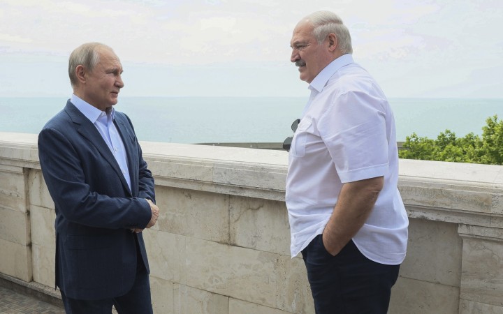 Ruský prezident Vladimir Putin sa v piatok v Soči stretol so svojím bieloruským 