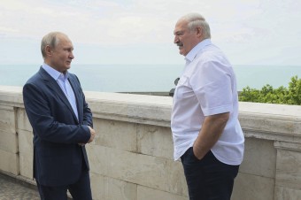 Ruský prezident Vladimir Putin sa v piatok v Soči stretol so svojím bieloruským 