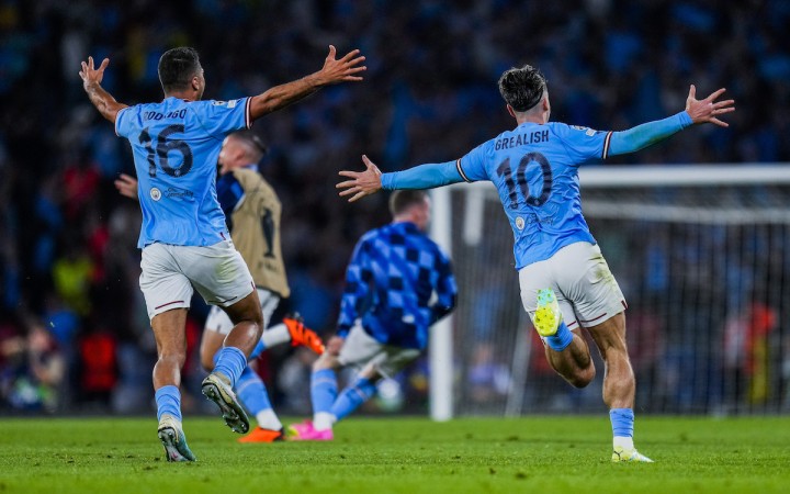 Manchester City zdolal Inter Miláno 1:0 a oslavuje historicky prvý triumf