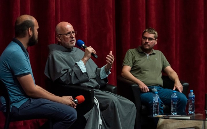 Redaktori Sveta kresťanstva Pavol Rábara a Pavol Hudák na Festivale Lumen v Trna