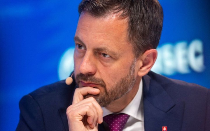 Demokrati neuvažujú o výmene predsedu, tému ďalšieho spájania uzavreli