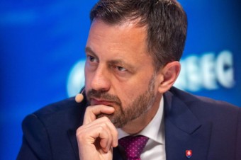 Demokrati neuvažujú o výmene predsedu, tému ďalšieho spájania uzavreli