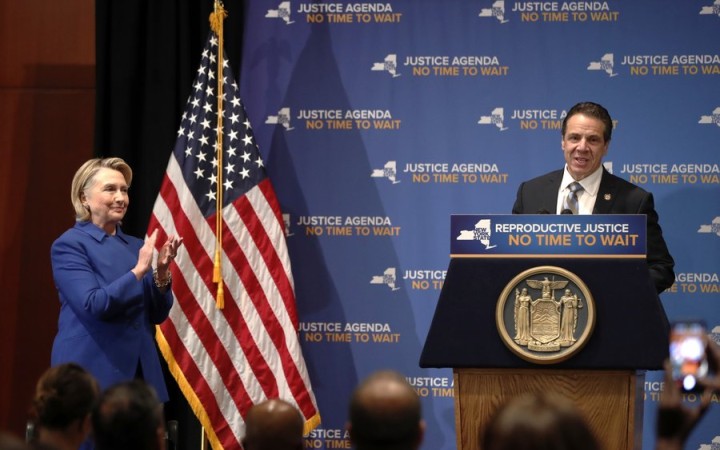 Mal by byť guvernér New Yorku Andrew Cuomo exkomunikovaný?