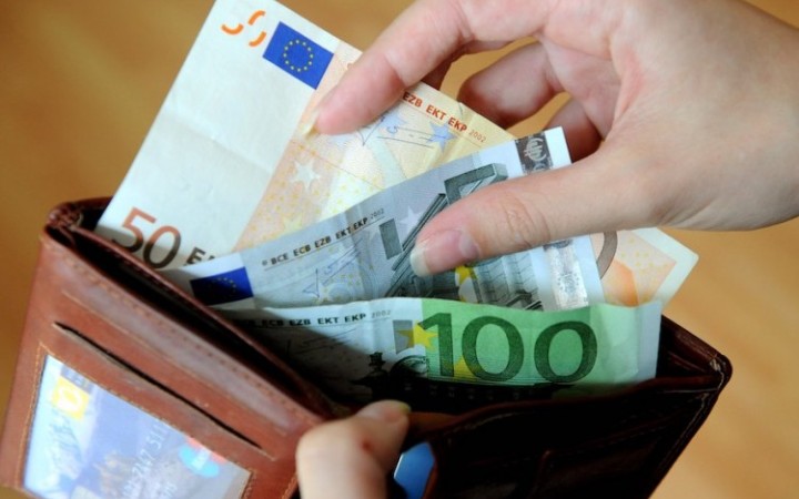 Prezidentka podpísala ústavné právo na platbu v hotovosti