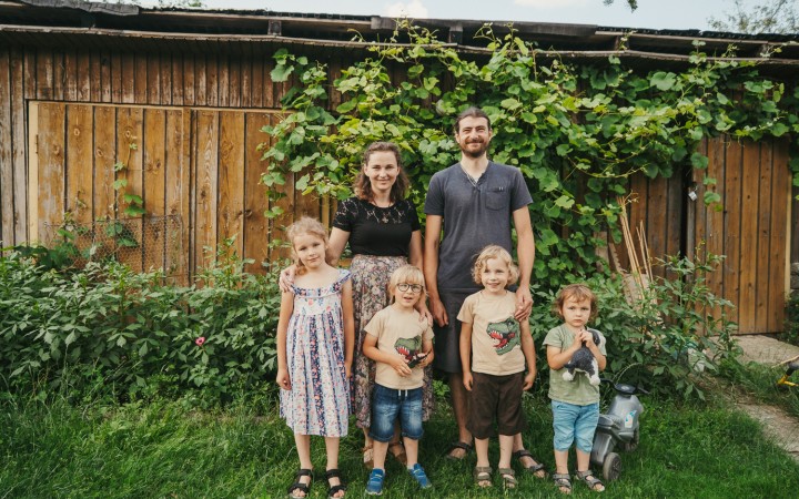Rodina gréckokatolíckeho kňaza na ekologickej farme pestuje kivi i hurmikaki