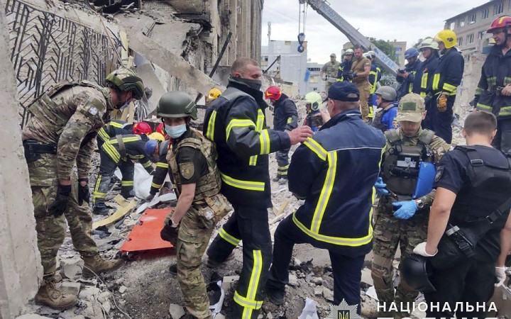 Útok na Kramatorsk si vyžiadal 12 obetí, záchranné práce na mieste ukončili