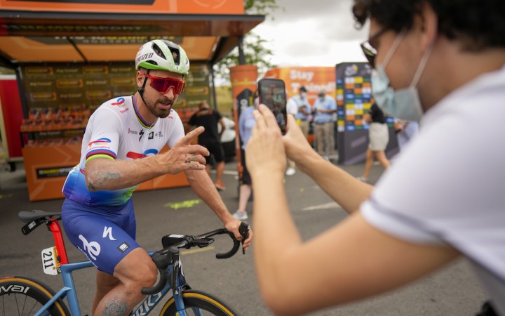 Tretiu etapu Tour de France vyhral Philipsen, Sagan skončil devätnásty