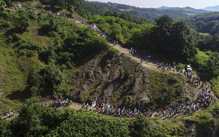 Tisíce ľudí v Bosne a Hercegovine absolvovali 100-kilometrový pochod mieru