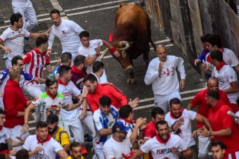 Bežcov priťahuje vybičovaný strach, so zraneniami sa počíta