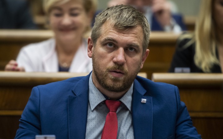 Poslanec Kuffa avizuje mimoriadnu schôdzu k regulácii medveďa, Hlas to podporuje