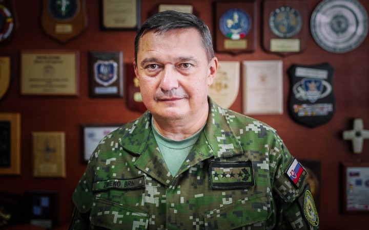 Iste, ťažko sa fandí mužstvu, ktoré prehráva. No Slovensko netvoria iba politici