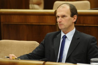 Lídrom strany KDŽP sa stal Štefan Kuffa, v stanovách má ochranu života