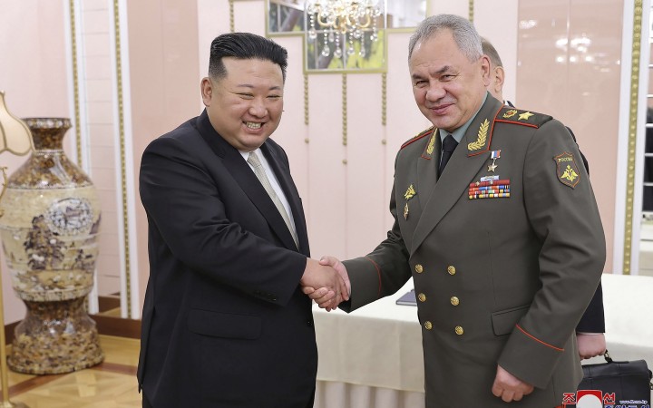 Kim Čong-un sa stretol s ruským ministrom obrany Šojguom