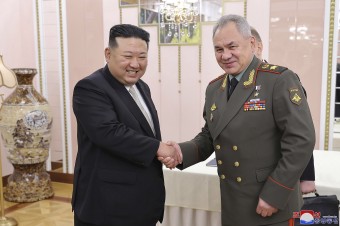 Kim Čong-un sa stretol s ruským ministrom obrany Šojguom