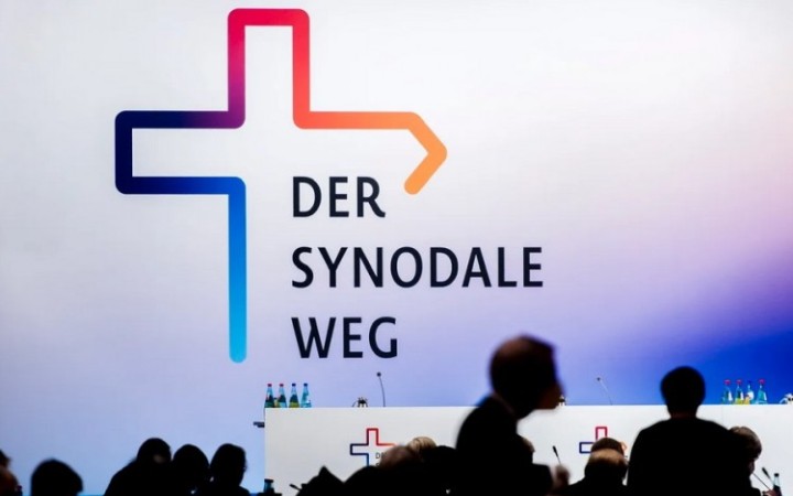 Nemeckí biskupi diskutovali s predstaviteľmi Rímskej kúrie o synodálnej ceste