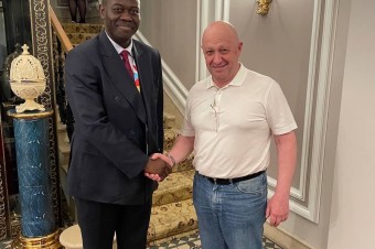 Prigožin je údajne v Rusku, fotografie ho zachytávajú s africkými lídrami
