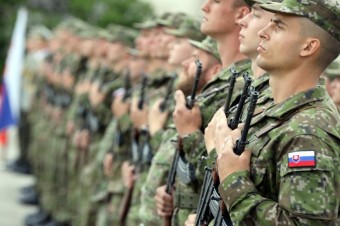 Slováci, ktorí odmietli mimoriadnu službu, už dostávajú rozhodnutia z úradov