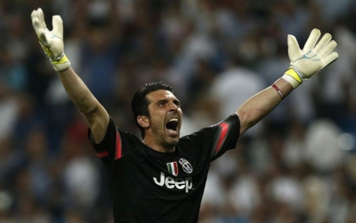 Legendárny futbalový brankár Gianluigi Buffon ukončil kariéru