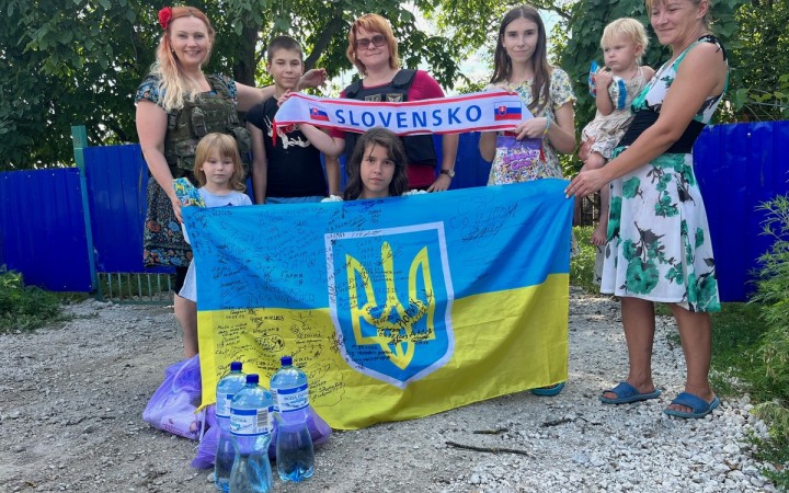 Pri fronte kvitnú slnečnice