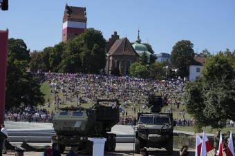 Vo Varšave sa na výročie „Zázraku na Visle“ konala vojenská prehliadka