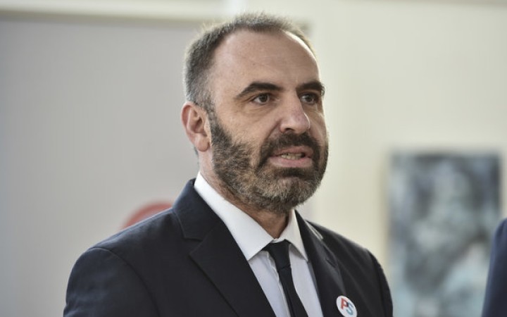 Aktuality: Štefunkova verzia, že na podozrivom tendri nezarobil, má trhliny