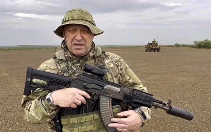 Krvilačný stroj, ktorý svojim deťom písal rozprávky