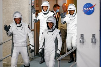NASA a SpaceX vyslali k ISS kozmickú loď so štvorčlennou medzinárodnou posádkou