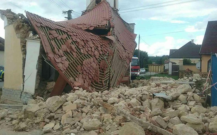 Pri rekonštrukcii kaplnky v Nedašovciach sa zranil 37-ročný muž