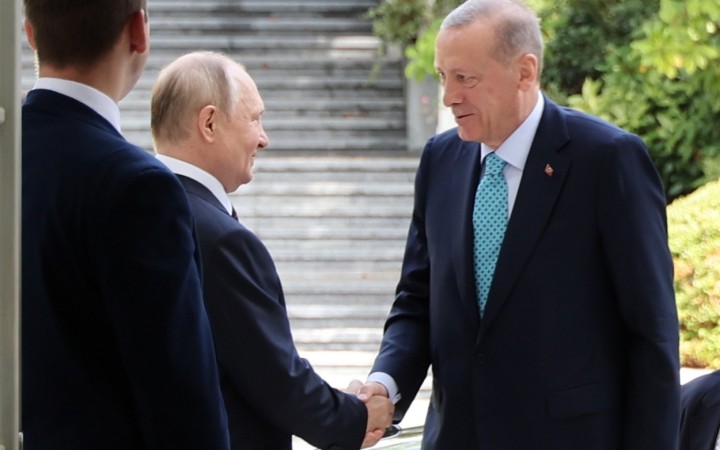 V Soči sa začalo stretnutie Putina s Erdoganom, témou je obilná dohoda