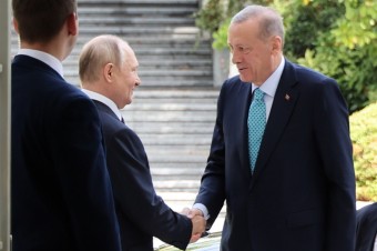 V Soči sa začalo stretnutie Putina s Erdoganom, témou je obilná dohoda