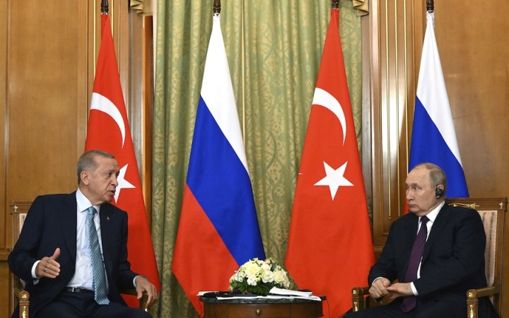 Obilnú dohodu sa čoskoro podarí obnoviť, verí Erdogan po stretnutí s Putinom