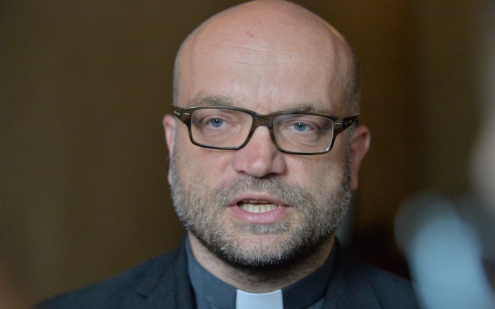 Český teológ dostal výpoveď, Graubner to obhajuje, Halík hovorí o normalizácii