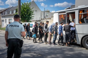 ​„Oni vedia, že my sa o nich postaráme, že im dáme papier, že ich odvezieme.“