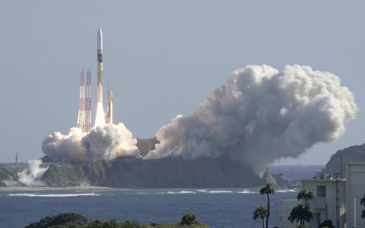 Japonská lunárna sonda po sérii odkladov odštartovala k Mesiacu
