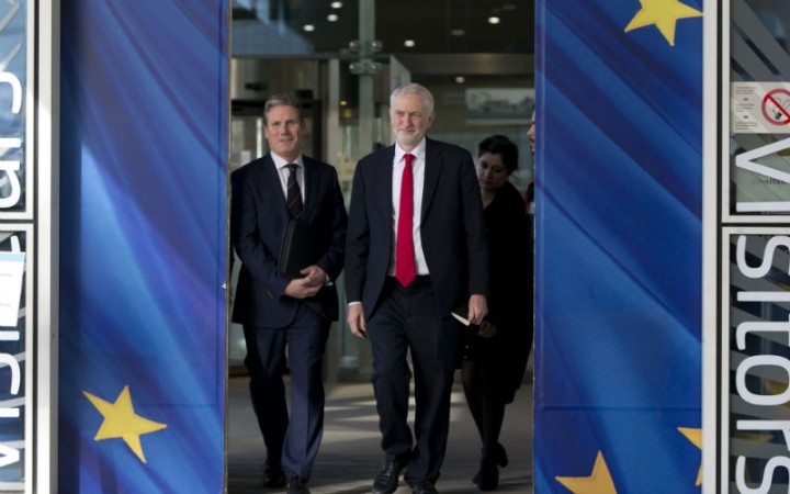 Britská vláda odložila zverejnenie správy o clách po brexite bez dohody