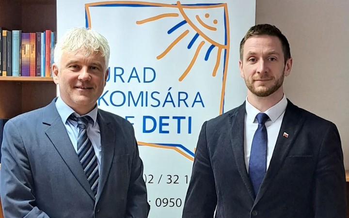 Nebudem súčasťou kampane Republiky ani mimovládok, bráni sa komisár pre deti