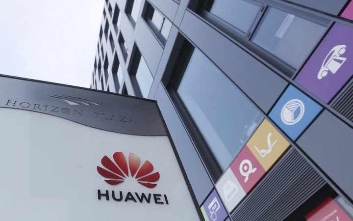Trump prediskutuje možnosť zrušenia obvinení voči spoločnosti Huawei