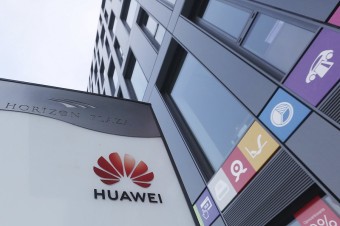 Trump prediskutuje možnosť zrušenia obvinení voči spoločnosti Huawei