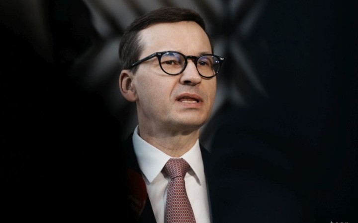Poľsko zastavilo dodávky svojich zbraní Ukrajine, oznámil Morawiecki